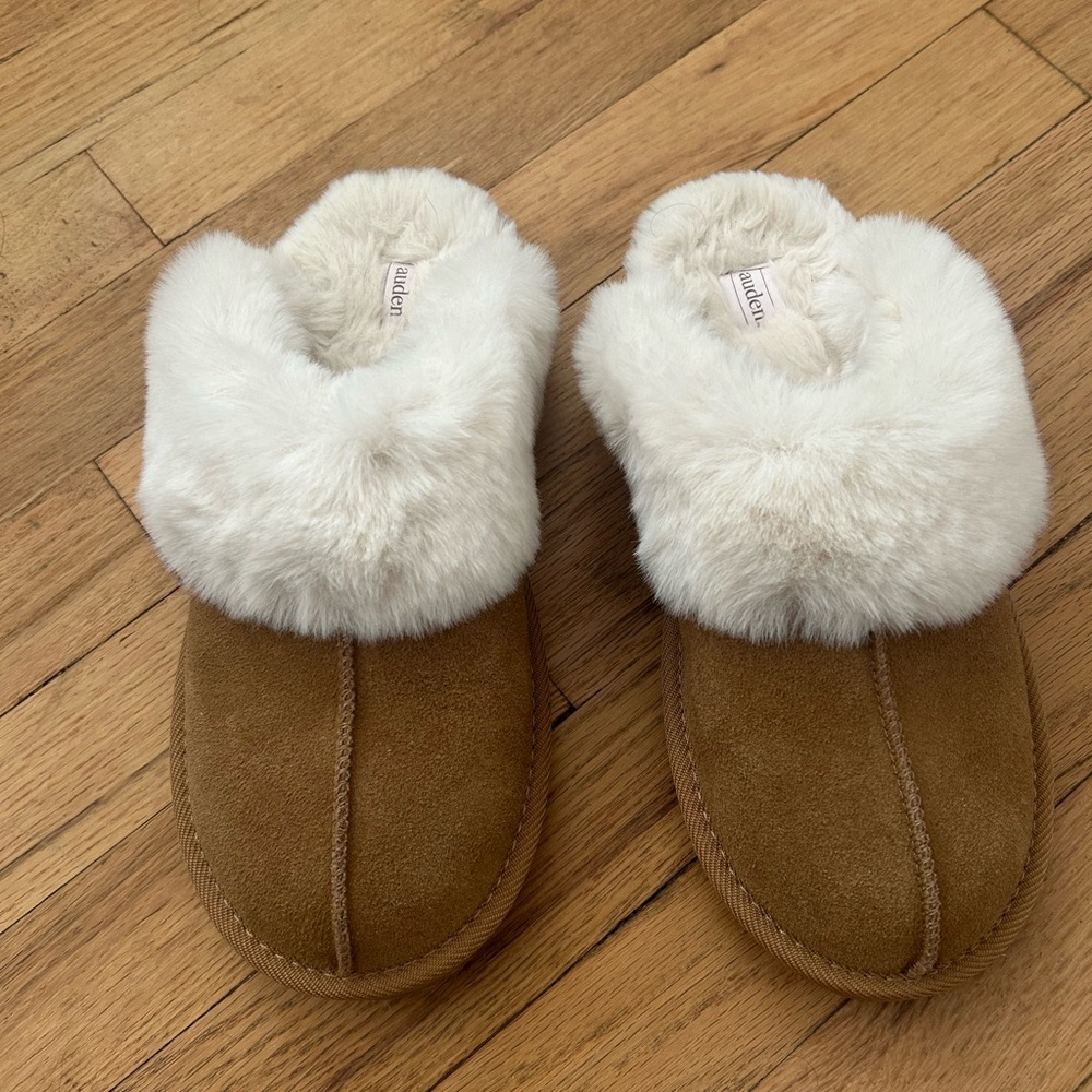 Auden Tan Suede Slippers with White Faux Fur